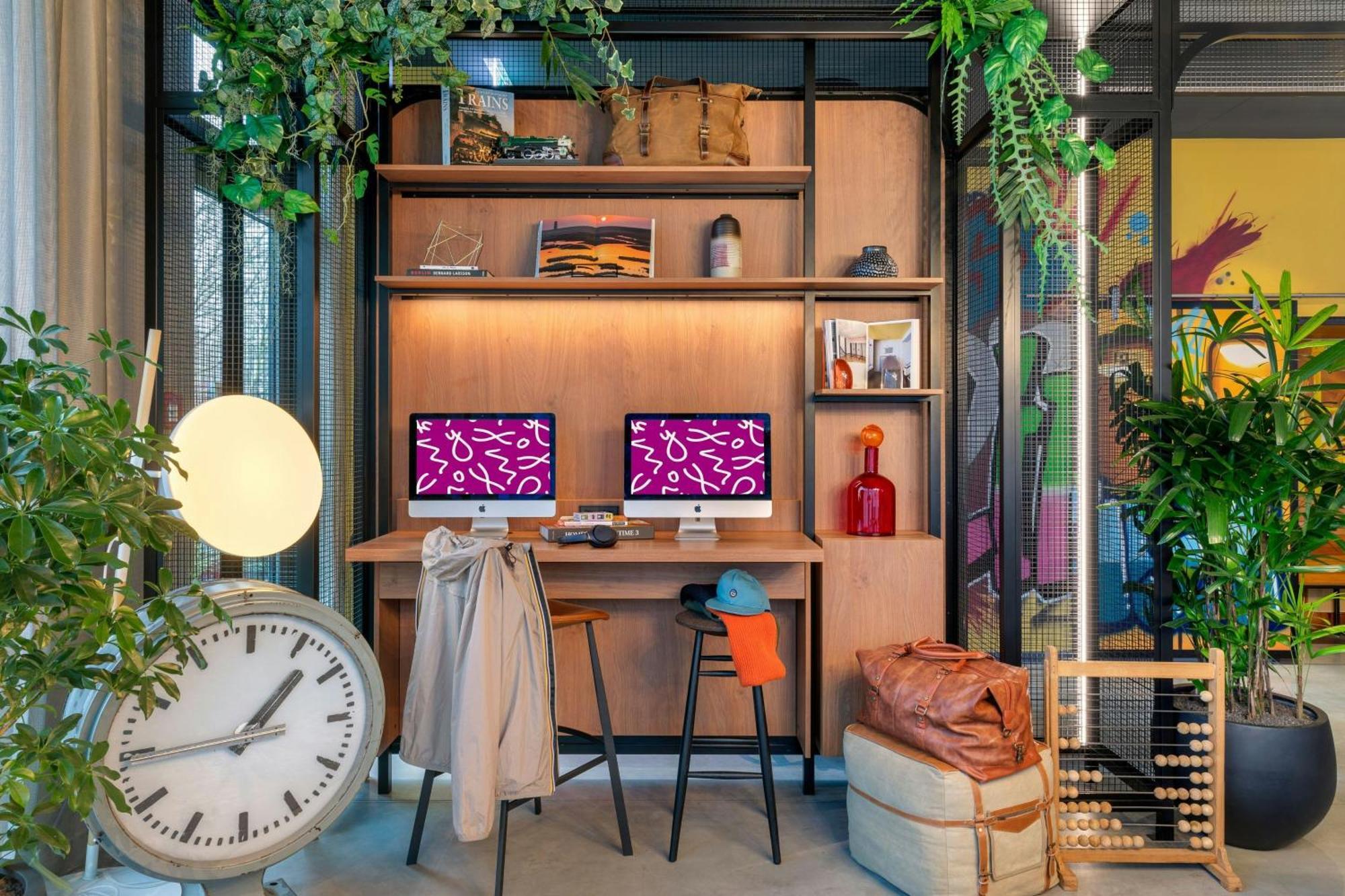 Moxy Berlin Ostbahnhof Hotel Exterior photo