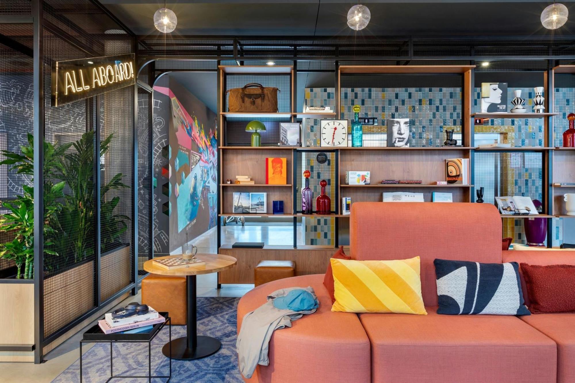 Moxy Berlin Ostbahnhof Hotel Exterior photo